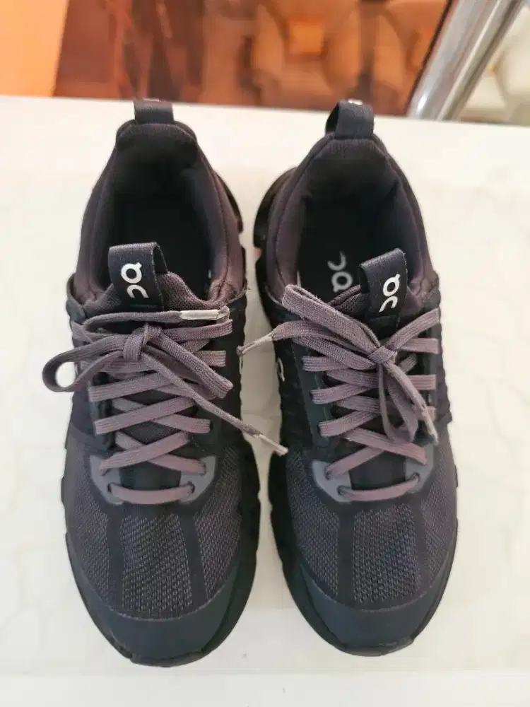 Sepatu On Cloud
