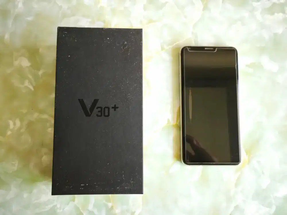 DiJUAL Murah LG V30+ThinQ Dual SIM Card 256 Silver Tangan pertama