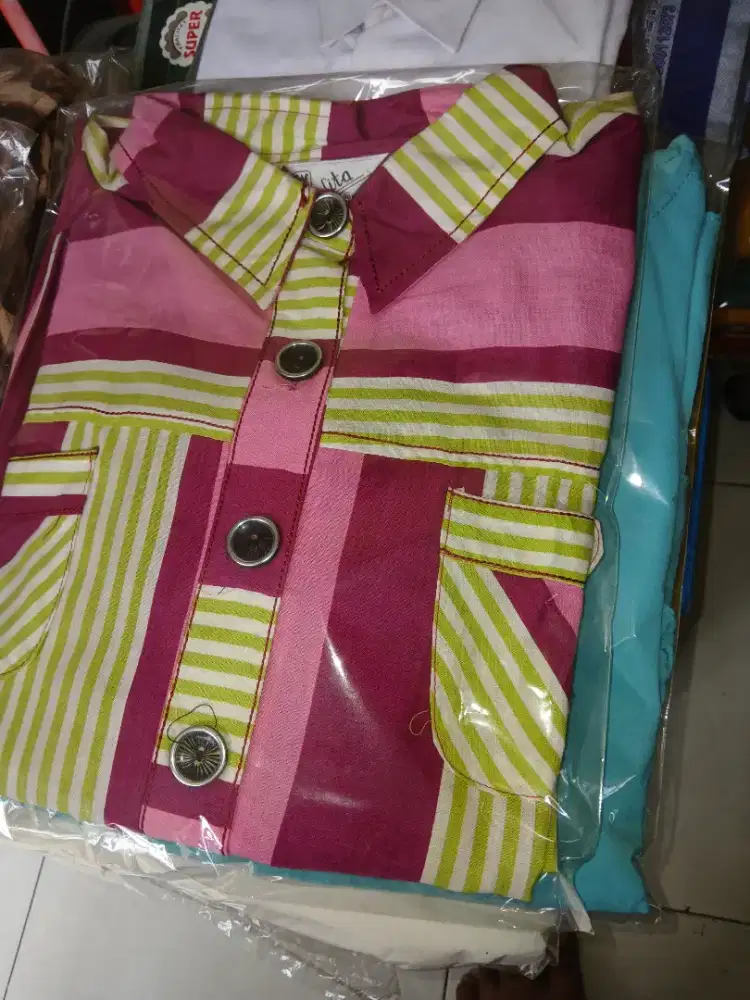 Menjual pakaian grosir