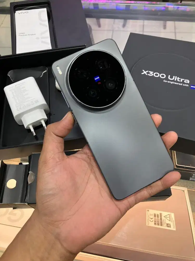 Vivo x300 ultra 512gb like new