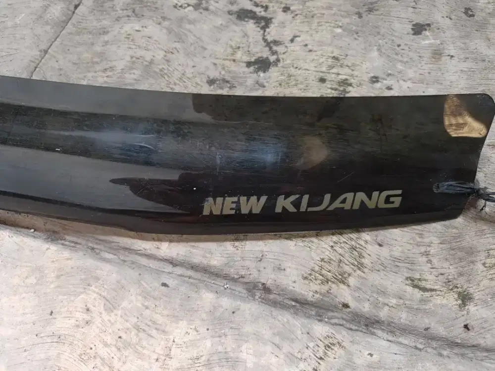 Deflekta pelindung kap mesin Kijang kapsul