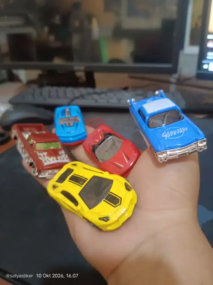 Hotwheels mainan mobil
