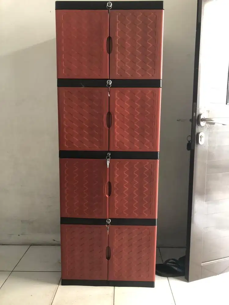 Lemari susuk plastik 4 pintu kunci