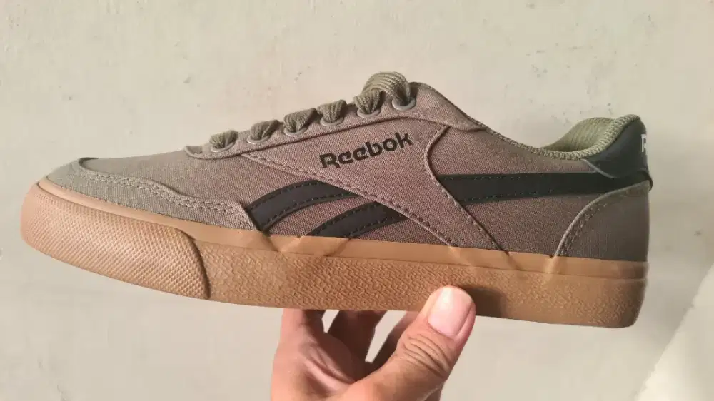 Sepatu Baru tidak jadi pakai