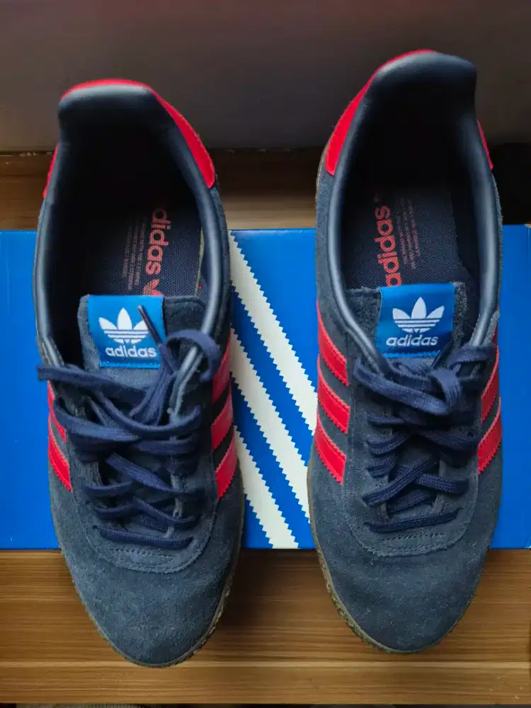 Sepatu Adidas Montreal RM