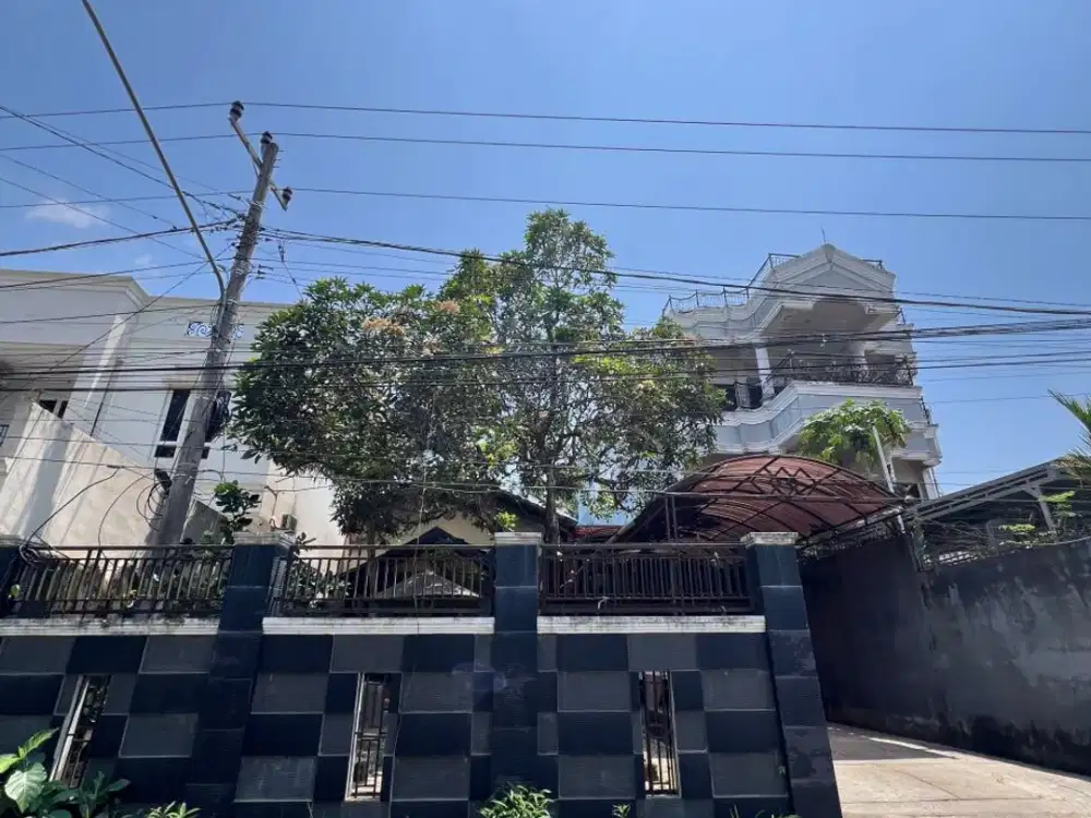 Rumah dgn Luas Tanah 621m Dijual diBawah Harga Pasar di Kendari Barat