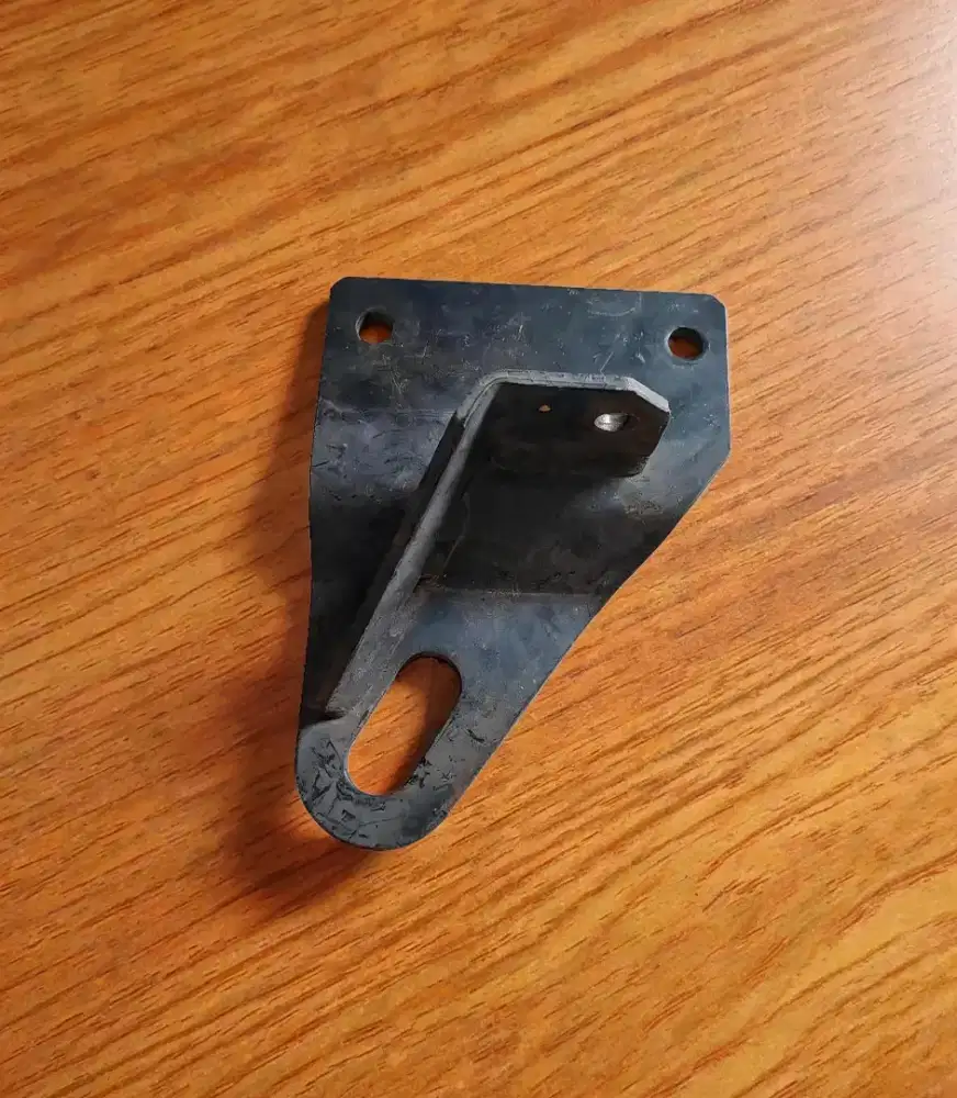 Breket behel towing hook pajero sport