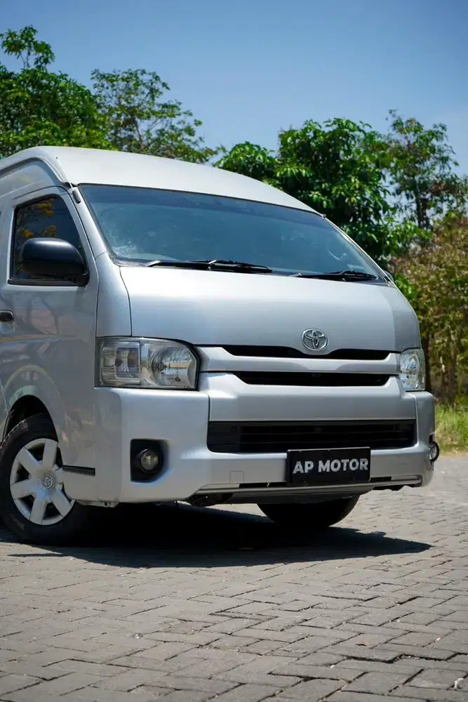 Toyota Hi Ace Commuter MT 2018 Silver