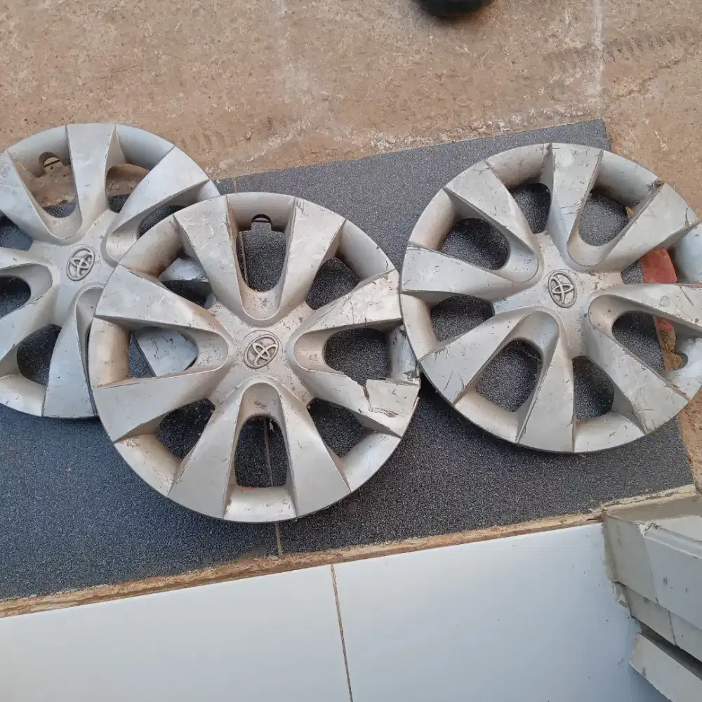 D jual dop roda Avanza ring 14 ada 3 buah