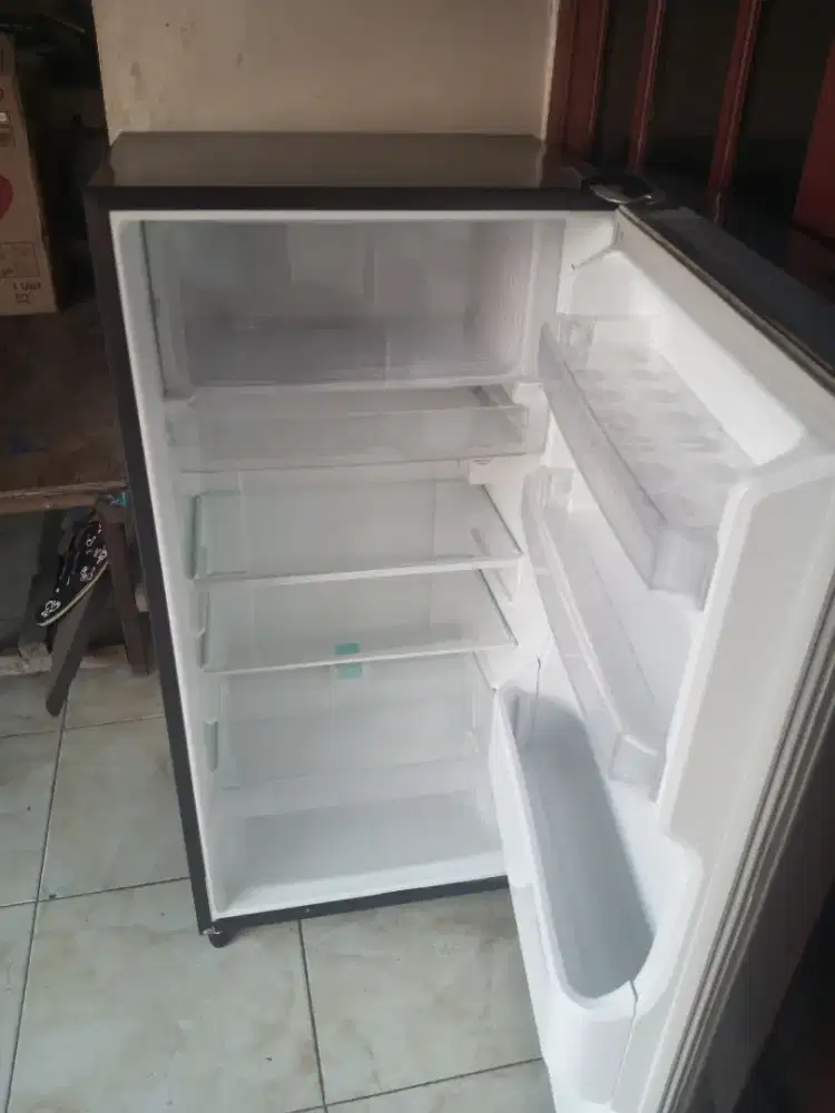 Menerima jual beli kulkas bekas borong atau satuan