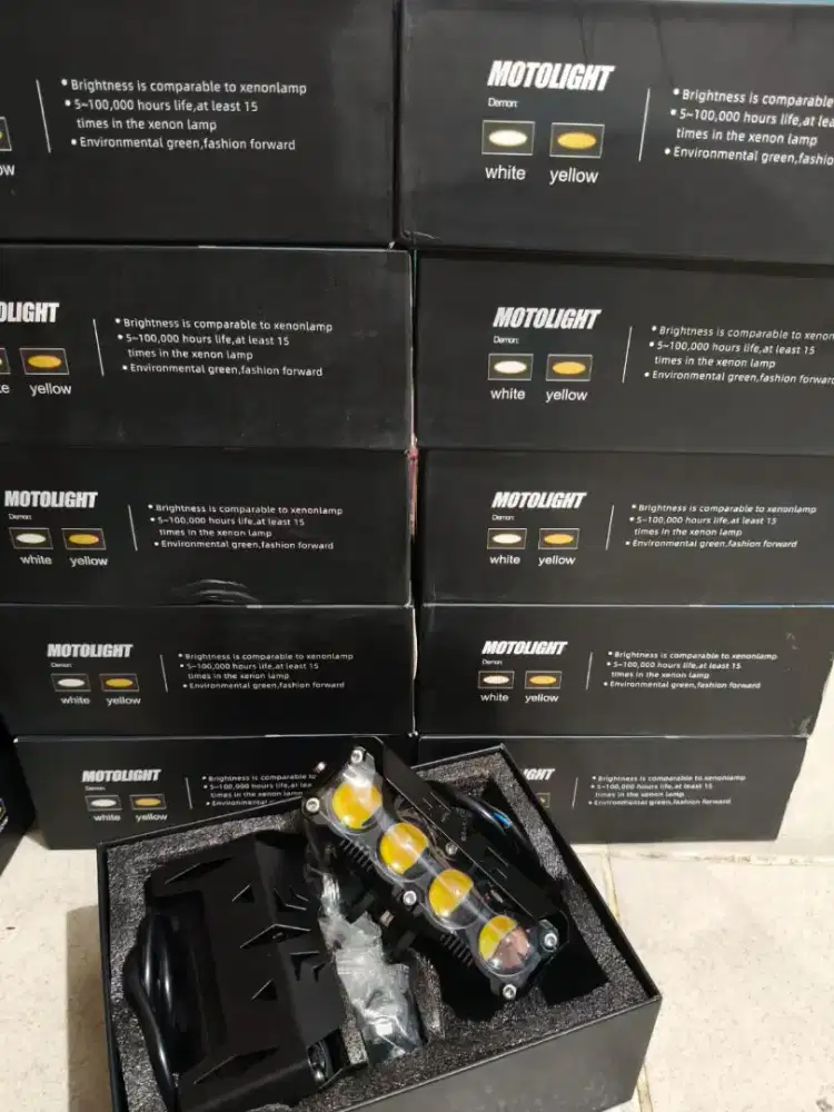 LED Spotlight 4 Mata — Pencahayaan Tambahan dengan Desain Kokoh