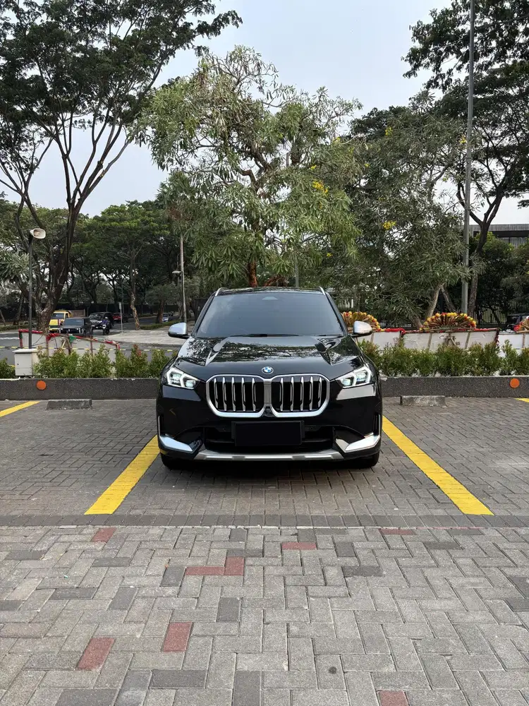BMW X1 sDrive xLine 2023 NIK 2023 Hitam Metalik
