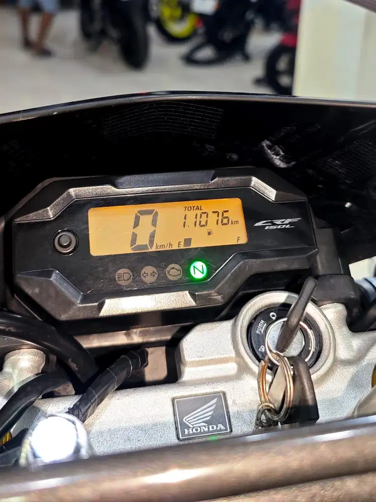 Honda CRF 150L hitam mewah th 2025. Anugerah motor rungkut tengah