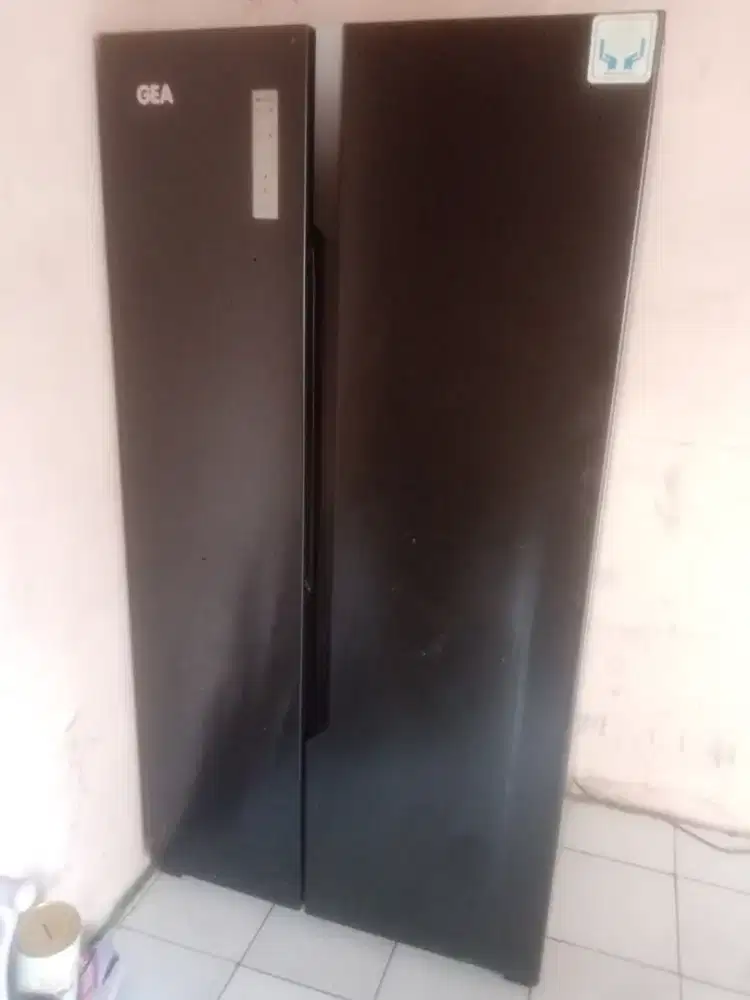 Jual kulkas 2 pintu merk gea lokasi legok Tangerang