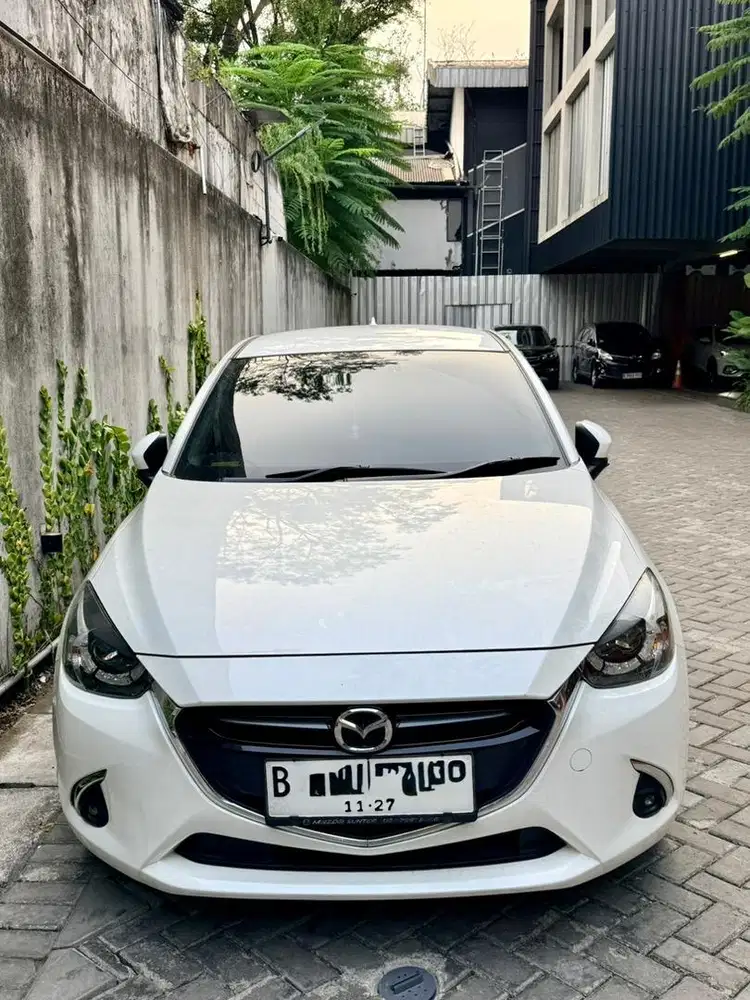 Mazda 2 skyactiv Putih Tahun 2017