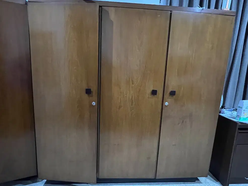 Lemari Pakaian 3 pintu Kayu Jati