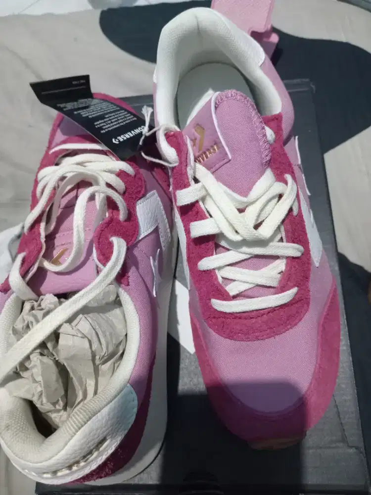 Sepatu kets atau running