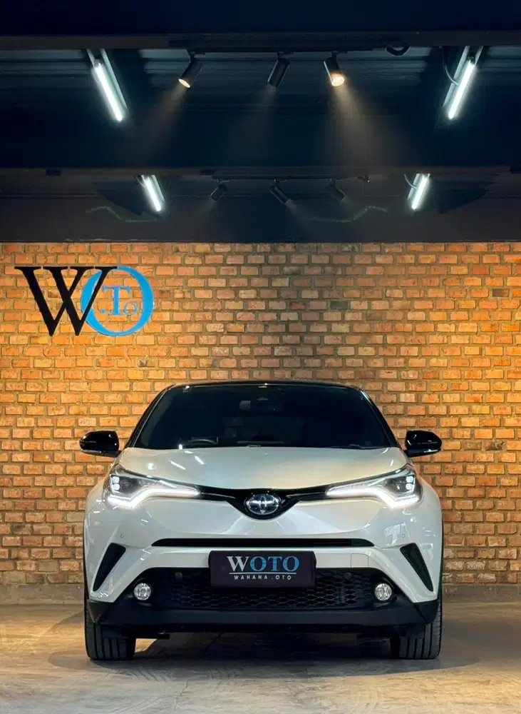 [ KM 27rb ] Toyota CHR 1.8 Hybrid CVT TSS 2023
