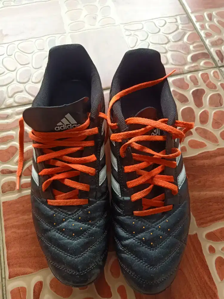 Sepatu sepakbola