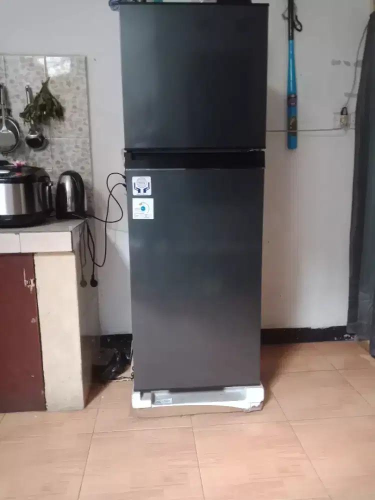 Kulkas Toshiba 2 pintu Masih garansi