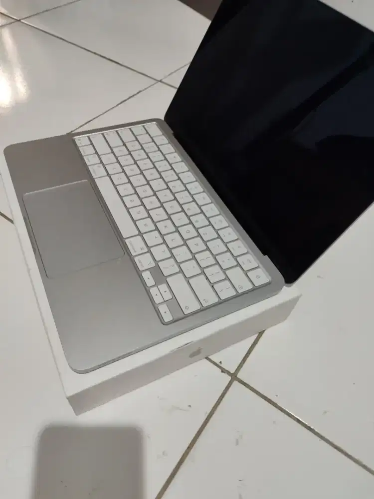 Dijual Macbook Neo pemakaian baru sebulan