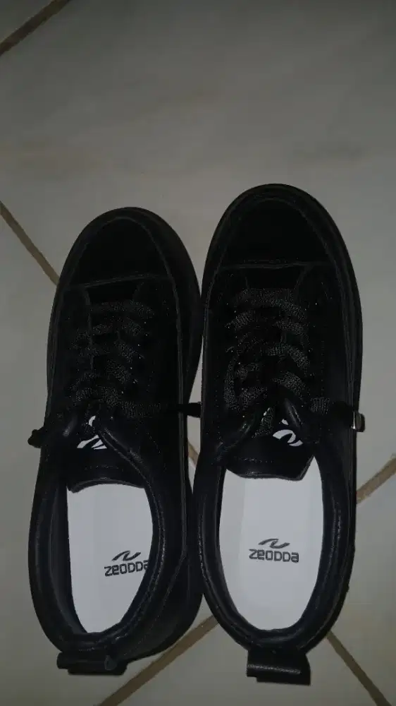 Sepatu masih baru bisa buat jalan² atau pun sekolah