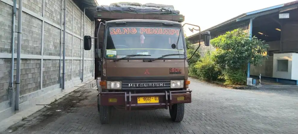 Mitsubishi Fuso FM 517 H Engkel 6 roda bak karoseri Mekarjaya Original