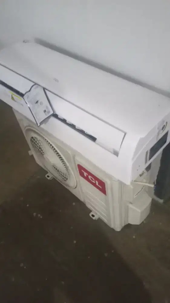 AC 1/2 pk merk TCL  masih ada garansi dari toko