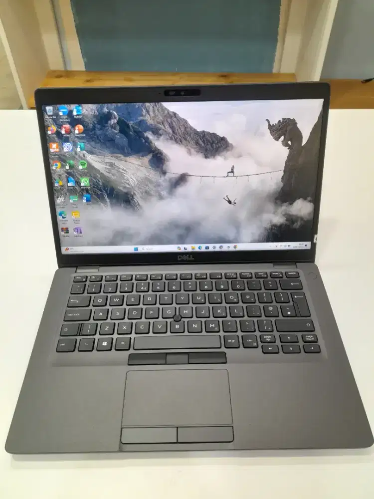 Dell latitude 5400 i5 gen 8 ram 8gb ssd 256gb 14 inch FHD backlight