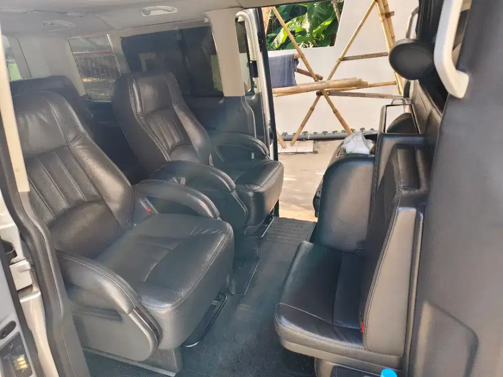 Dijual VW Caravelle T5 LWB 2008