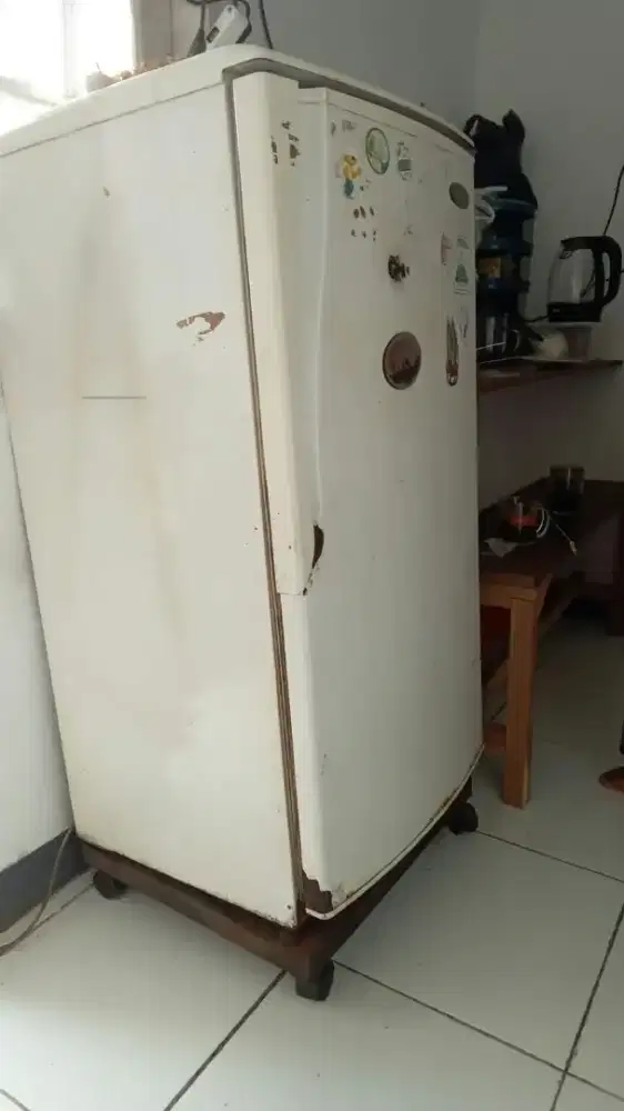 Kulkas bekas merk digitec