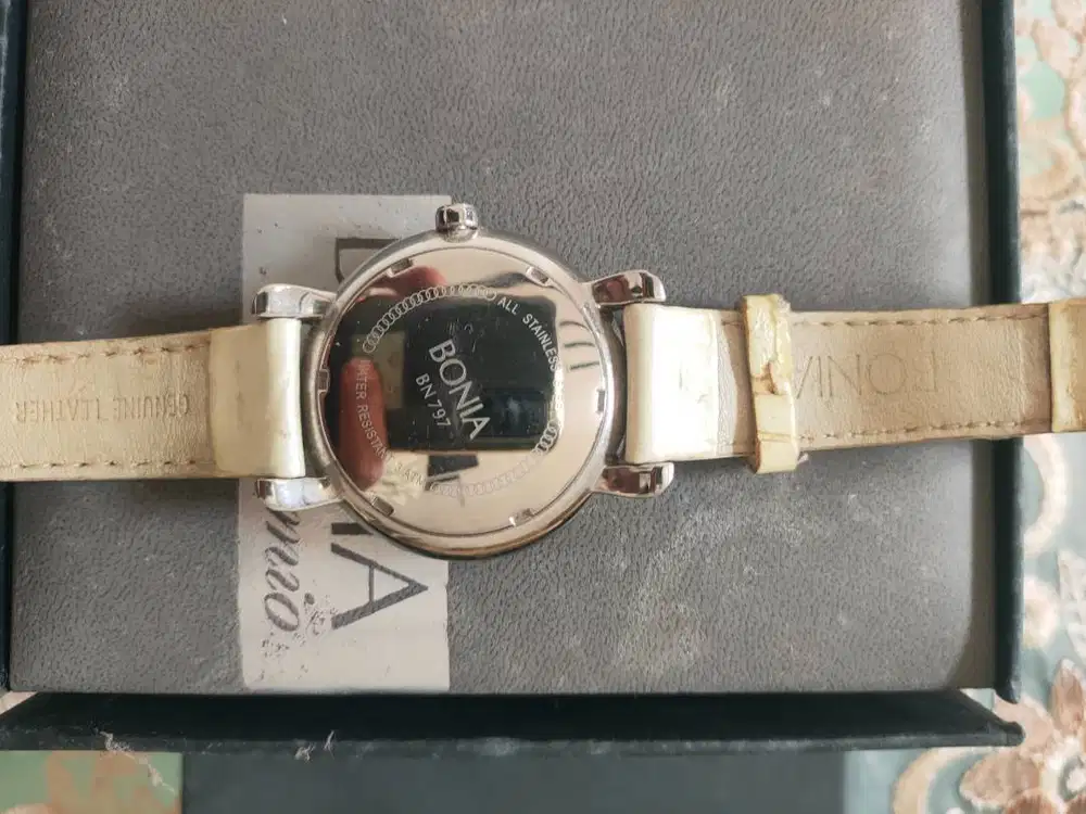 Jam tangan wanita