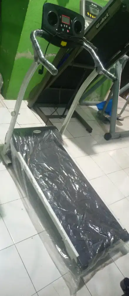 Treadmill elektrik bekas normal mulus bersih