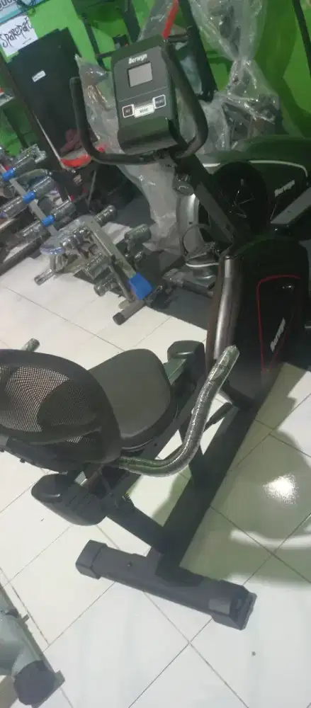 Sepeda statis jenis recumbent bekas mulus poll