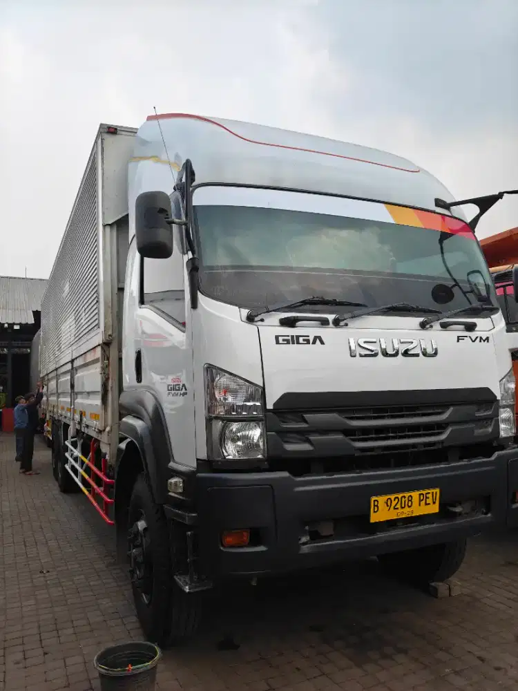 Wing box izuzu giga FVM 34 U HP 285 ps