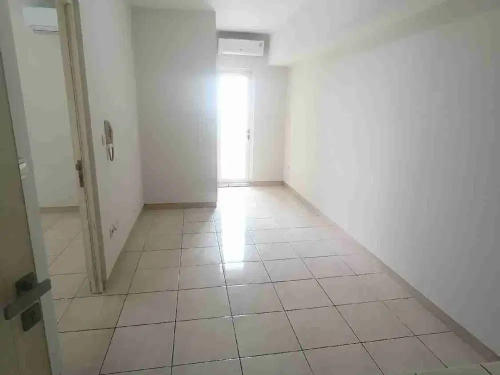 Apartemen rapih non furnished Springlake Summarecon Bekasi tower Basella lantai tinggi Bekasi Utara Jawa Barat