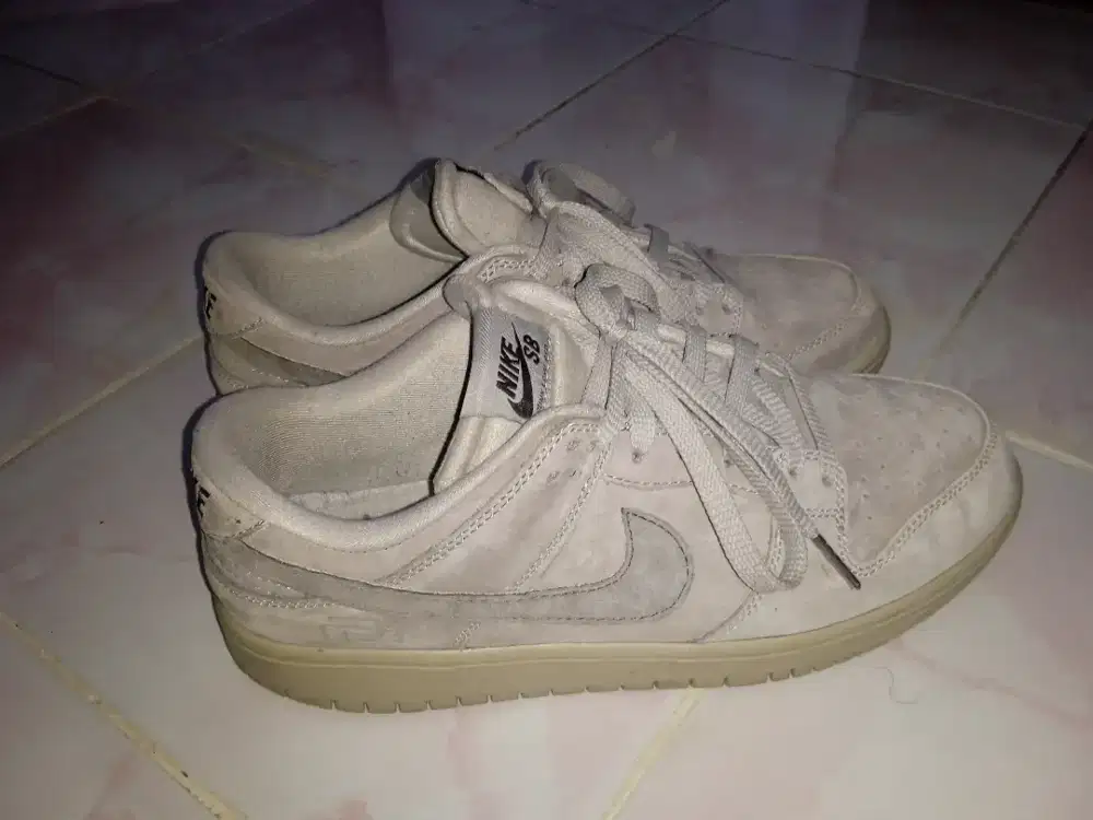 Sepatu Nike size 42