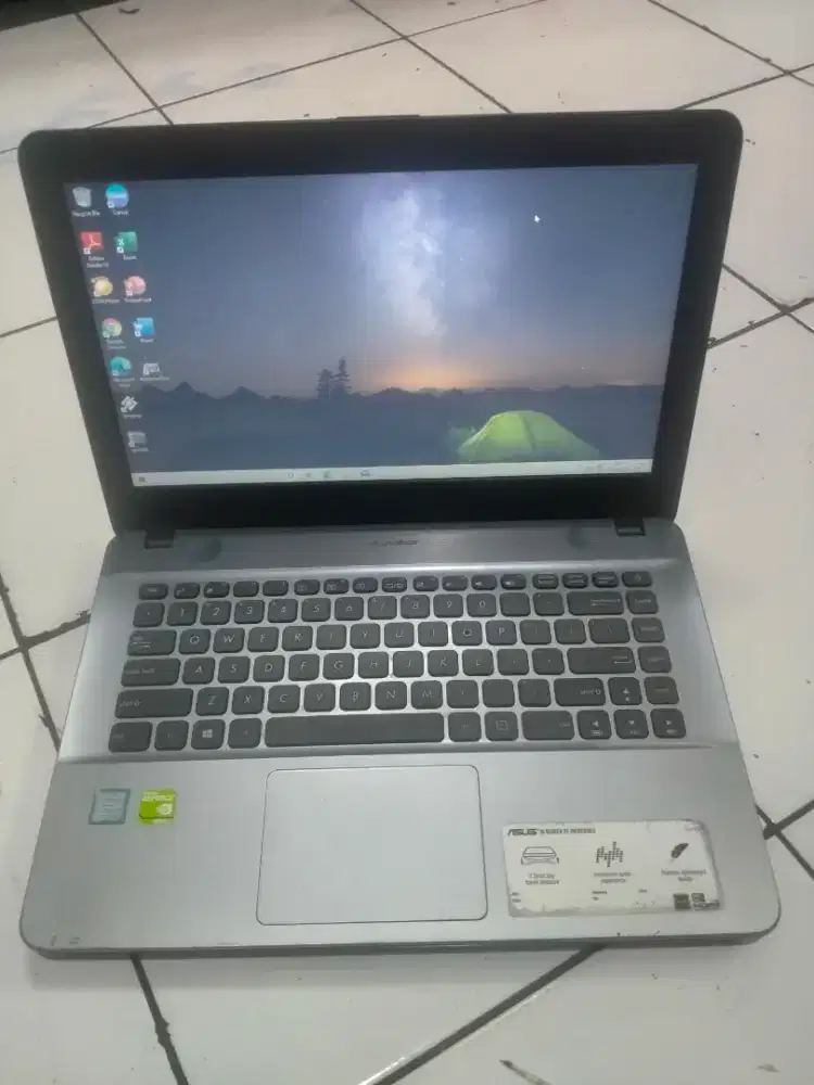 Asus core i3 gen 7 RAM DDR4 4Gb SSD 128Gb Doble VGA GeForce (no minus)
