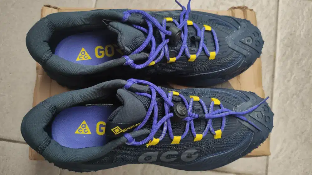 SEPATU GUNUNG TRACKING ACG