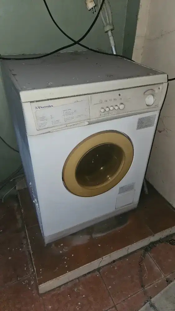 Mesin cuci electrolux