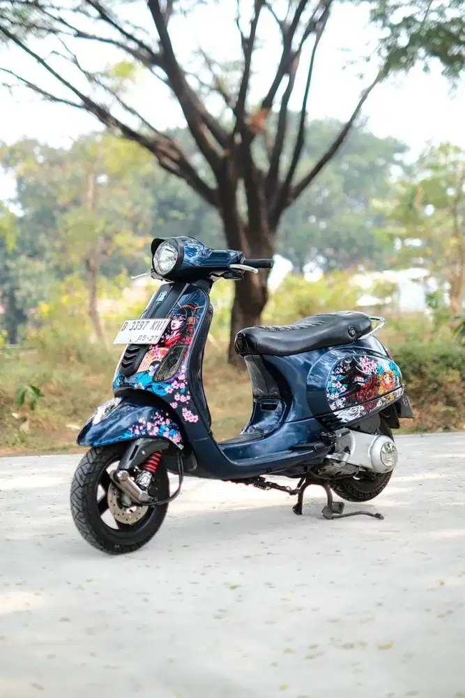 VESPA LX 150 2VIE TAHUN 2012