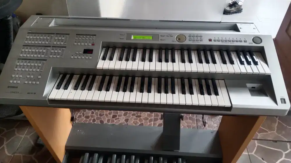 Piano Yamaha stagea 1