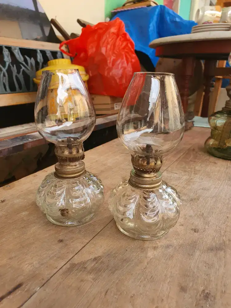 Lampu minyak Antik