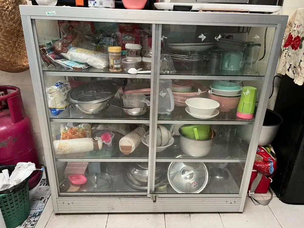 Dijual etalase kaca tebal