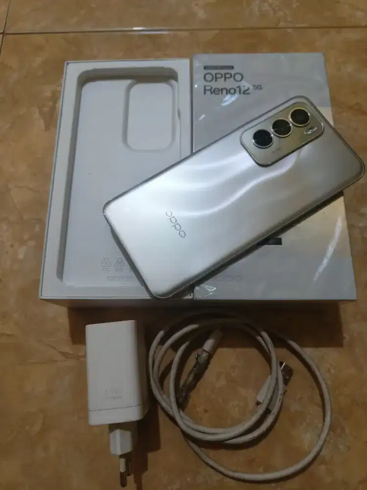 Jual Oppo Reno 12 5g ram12/256 kondisi mulus segel normal
Bisa tt