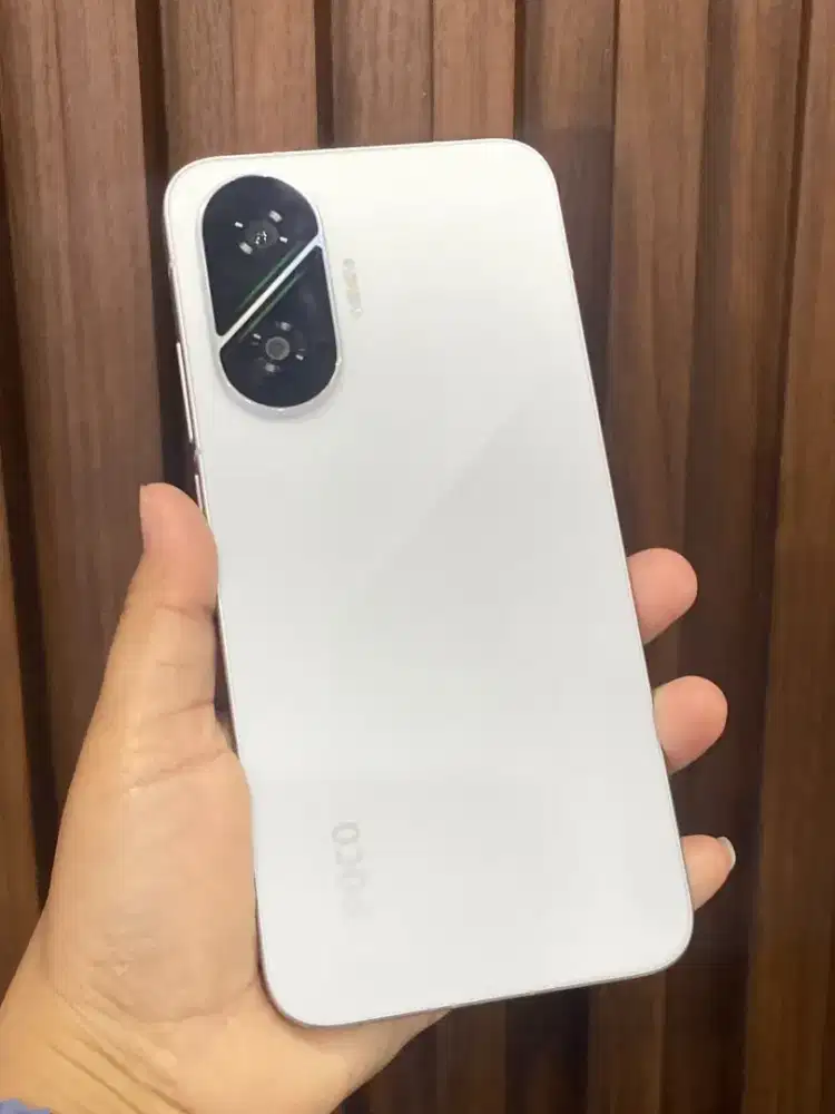 Poco F7 12/512GB
Warna : White - Fullset