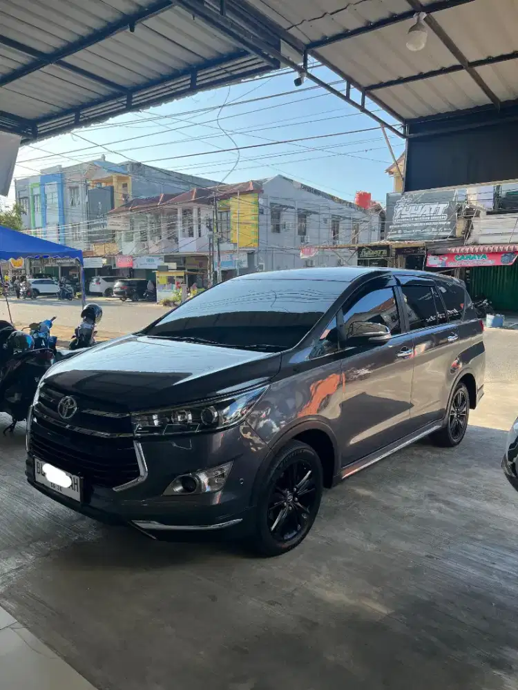 INNOVA VENTURER 2.4 DIESEL MATIC 2017 ABU ABU