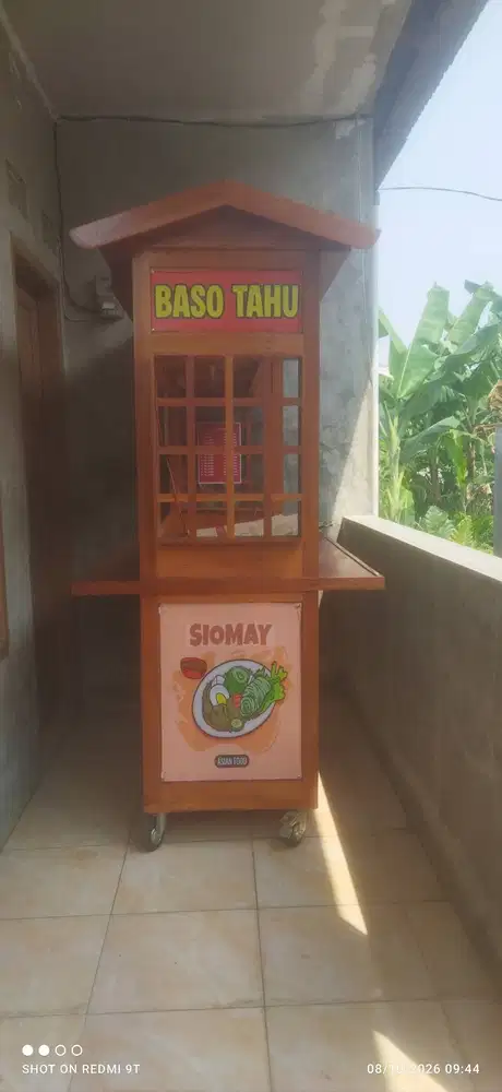 Grobak roda bekas usaha jualan baso tahu