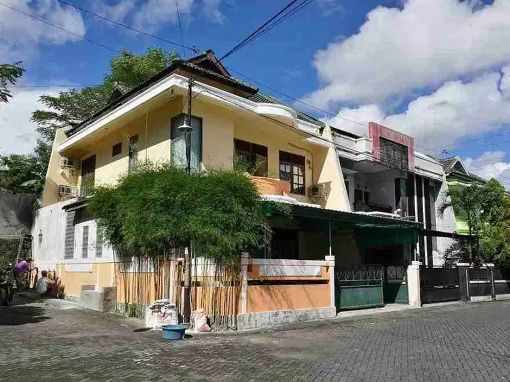 Rumah cukup luas dlm perum dekat kota jogja