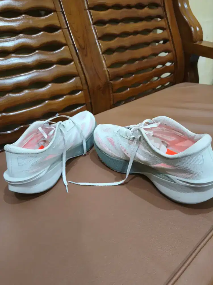 sepatu lari ortuseight hyperglide 4.0 warna pigeon grey